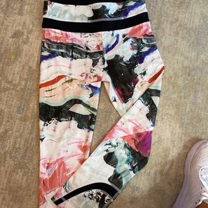 Lululemon Inspire crop leggings size 2 pigment wave
